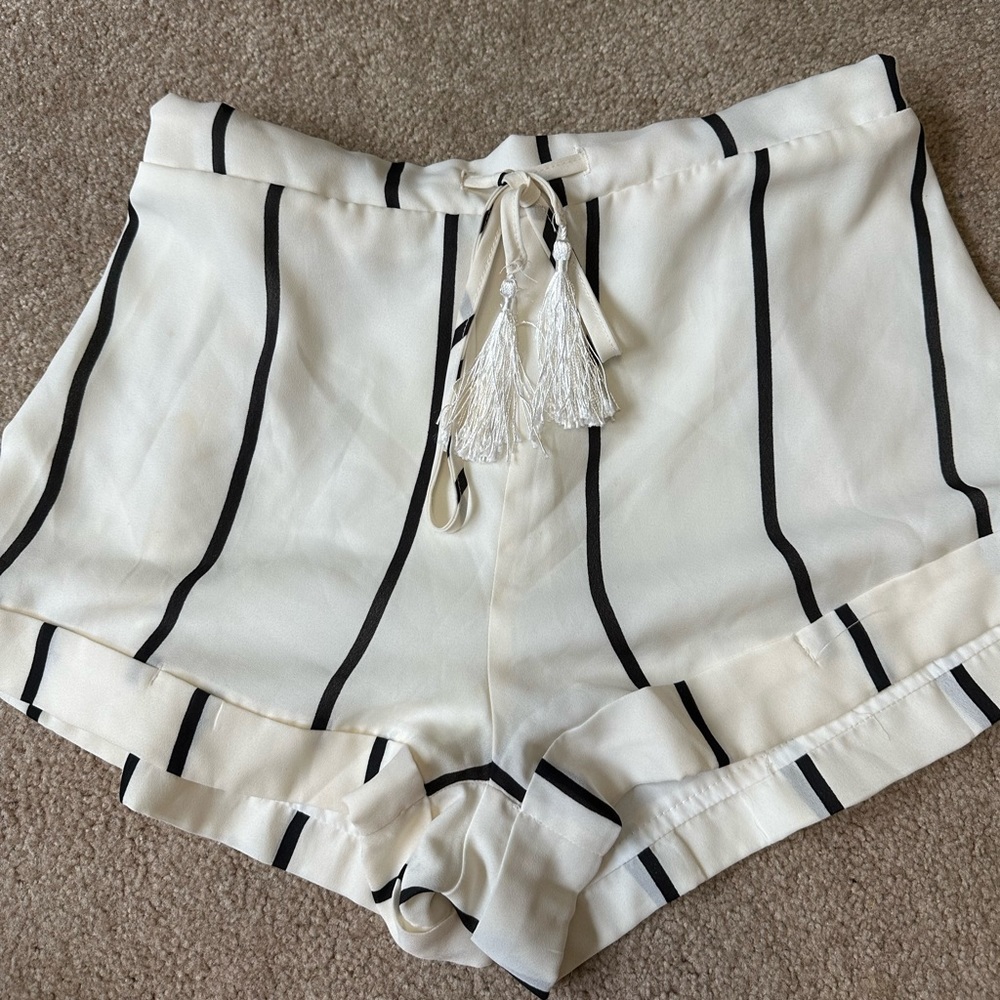 White Fox shorts Size Small
